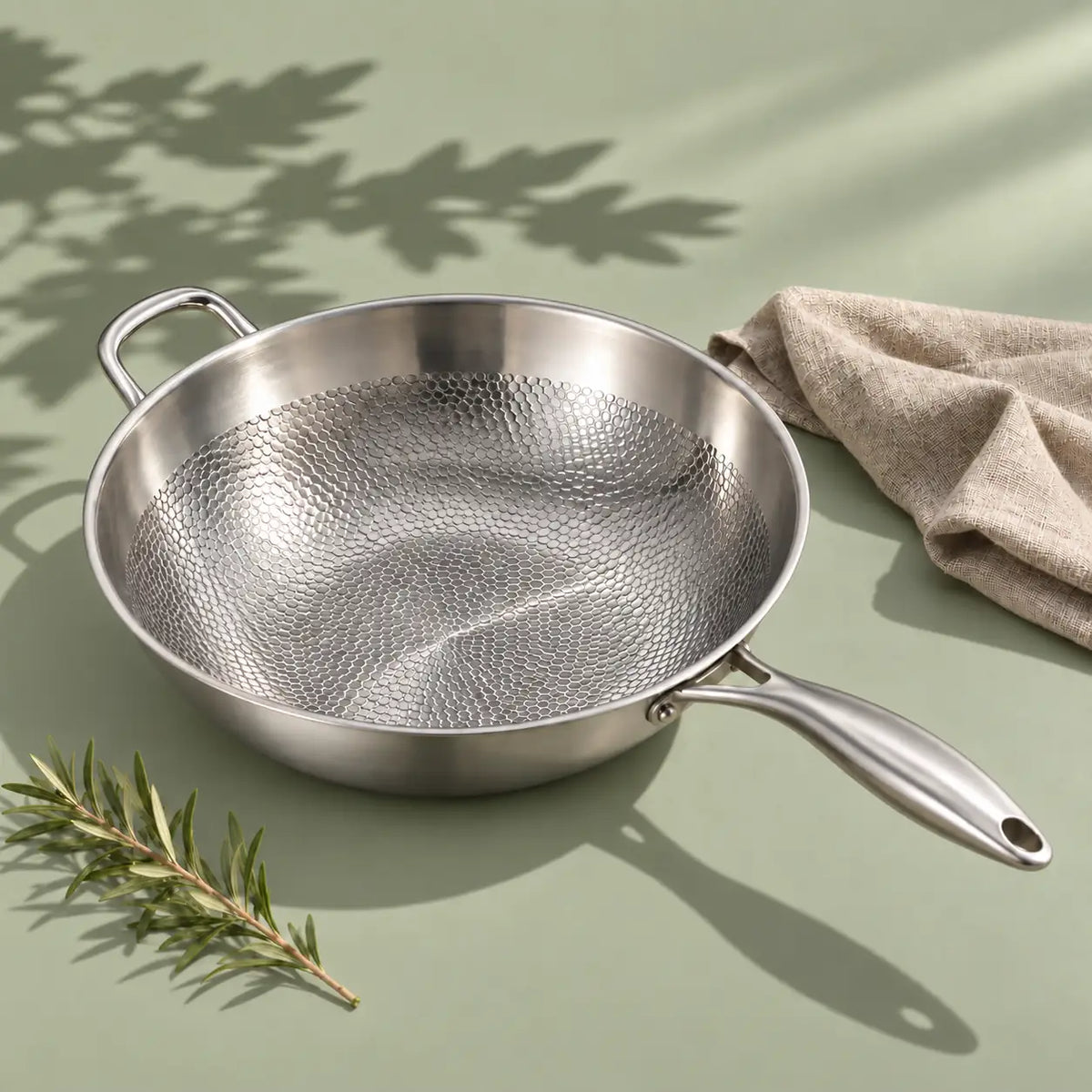 Wok en titane martelé - 34 cm