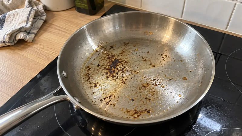 Comment nettoyer une poêle brûlée ?