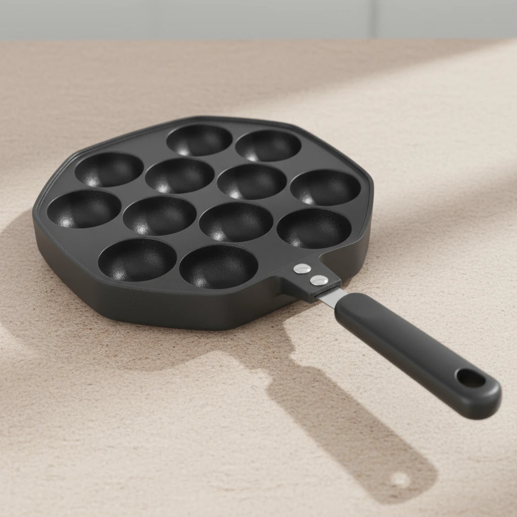 Poêle takoyaki antiadhésive 12 empreintes : vue d’ensemble du modèle rond à manche noir.